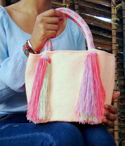 perrito Por ley tramo Qué materiales Wayuu se usan para elaboran bolsos? - Mercado Wayuu